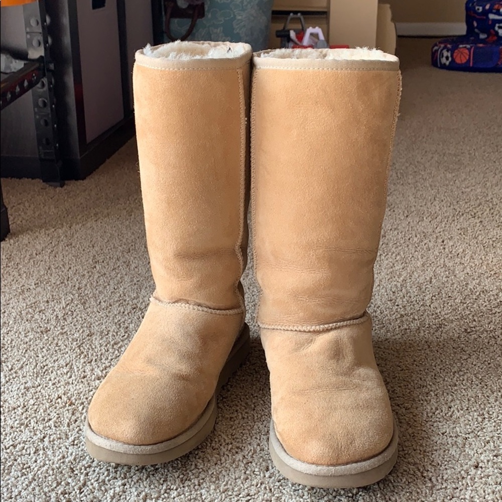 Tall Sand Uggs Classic size 7